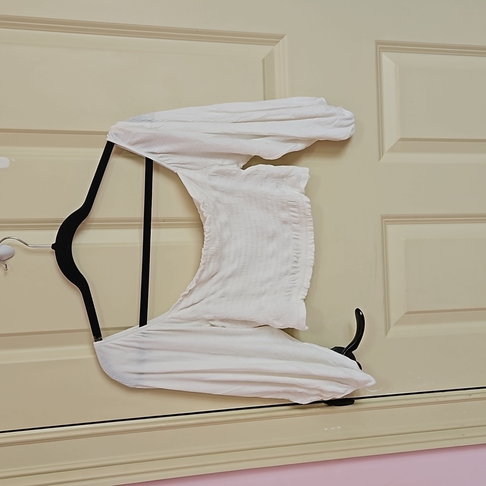 🪅 White long sleeve crop top size M